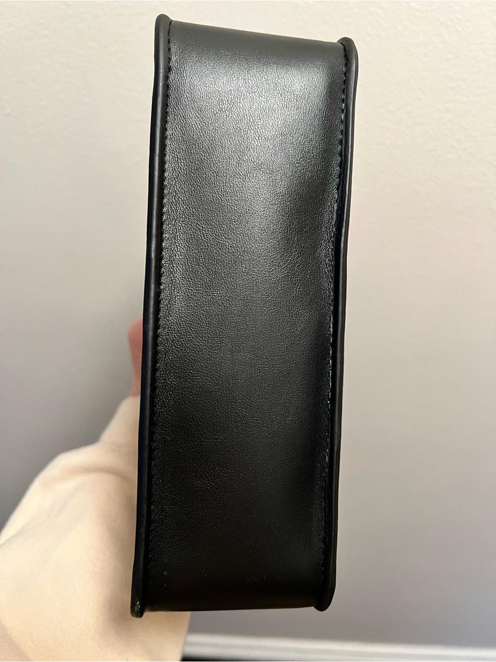 Chic Two-Tone Blush and Black Crossbody Bag with Gold Turn-Lock - Picture 5 of 11